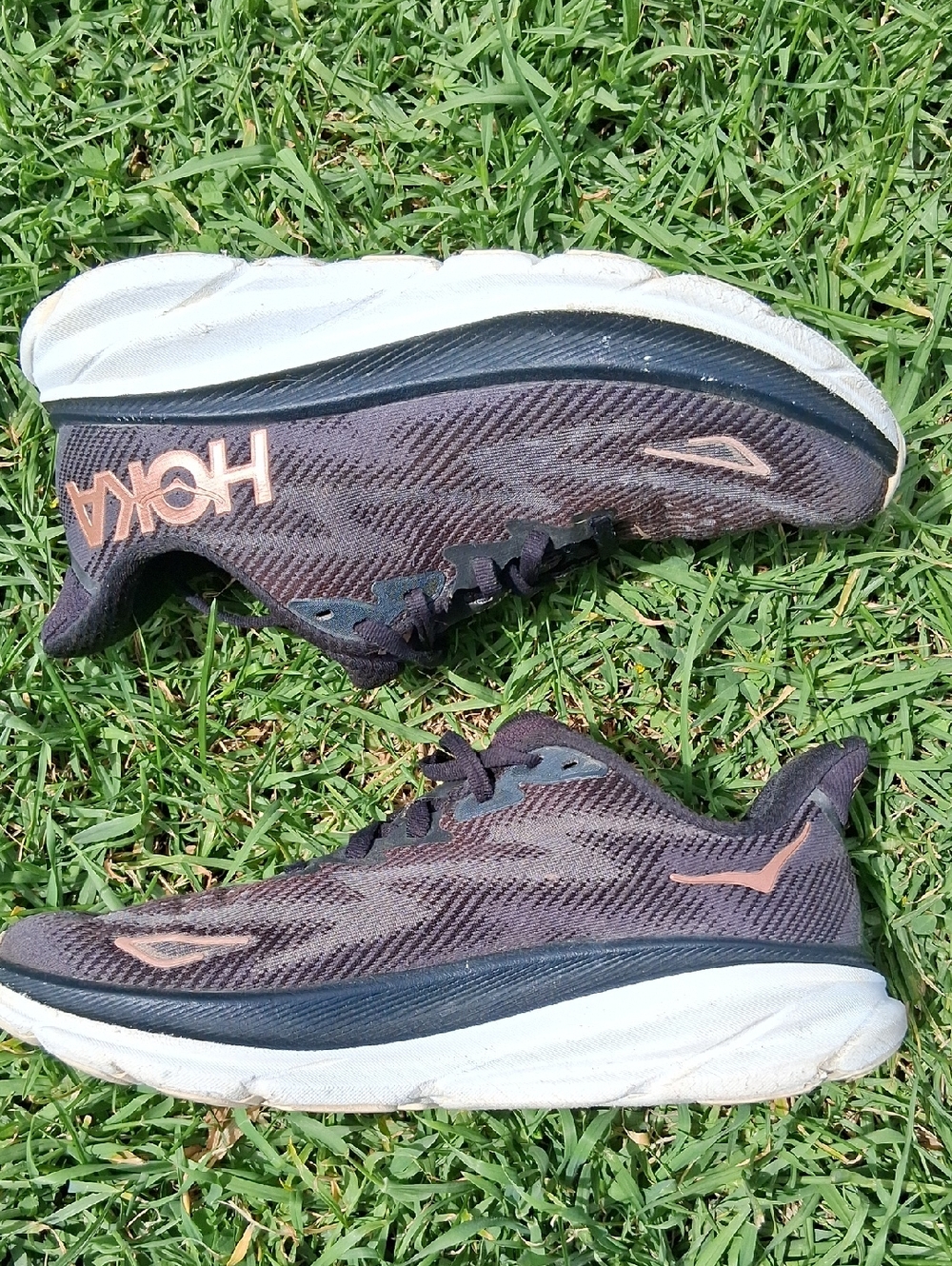 Hoka Clifton 9 Men's Black and Tan Athletic Shoes